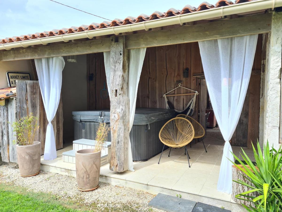 Bed and Breakfast Le p'tit nid de Gabriel Les Touches-de-Périgny Exterior foto